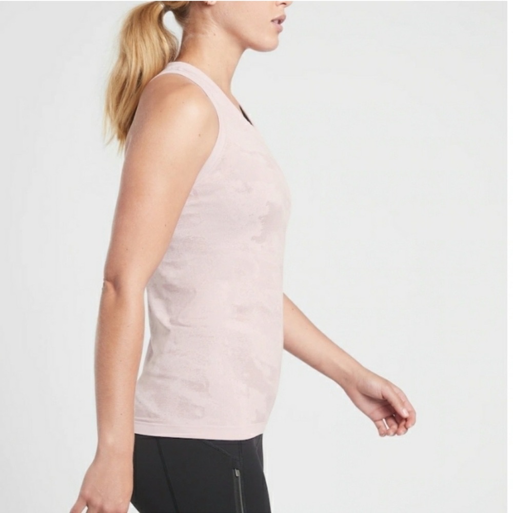 Athleta momentum tank in pink camo